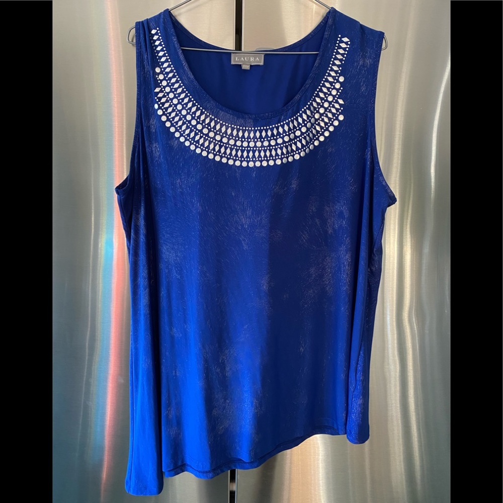 Laura top blue with silver accents